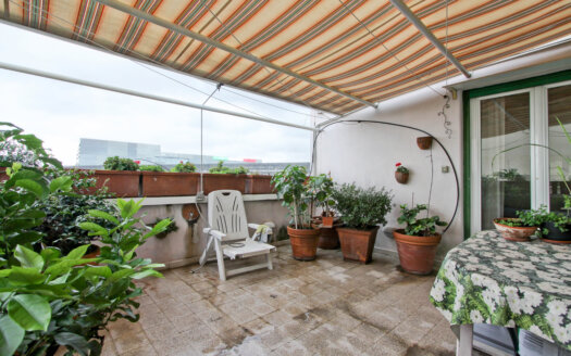 Attic of 130 sqm with large terrace and garage