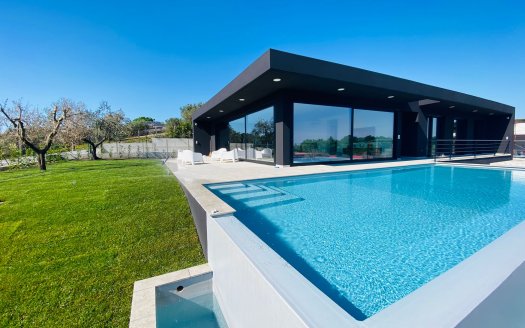 Formello, breathtaking ultra modern single villa REF: TORRE