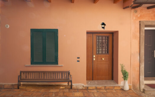 Fully renovated apartment for sale in the town center ref: BER