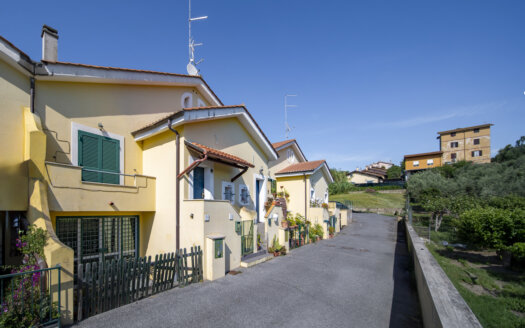Cesano, semi-detached house in a quiet area Ref: ORN