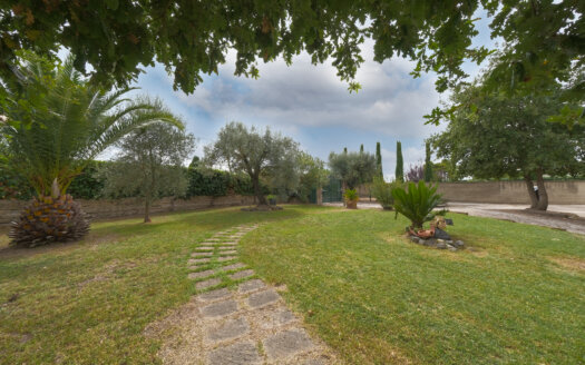 Formello, Appartamento con giardino di 2500 mq – rif: SBAPT